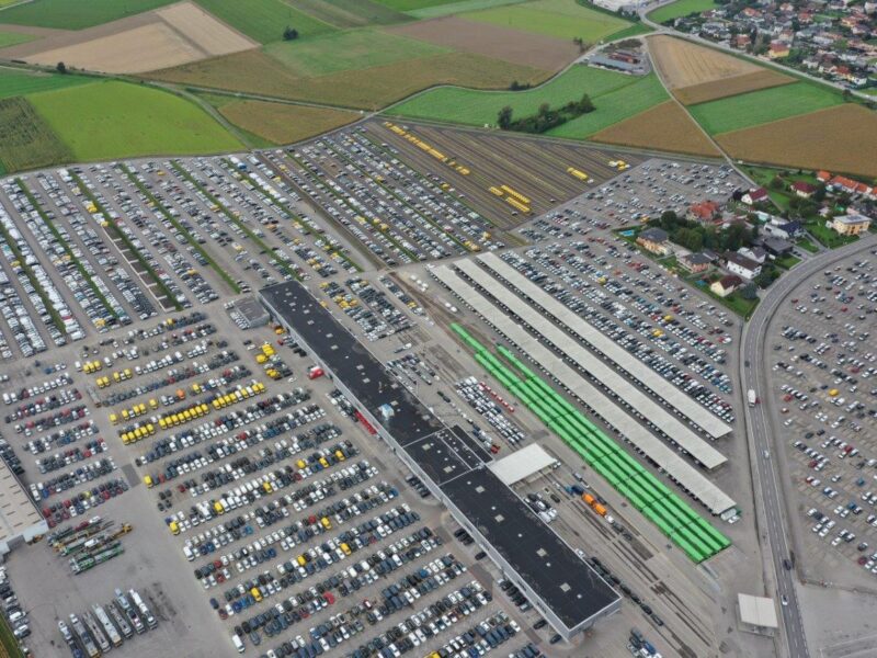 Hödlmayr optimizes internal vehicle logistics processes with INFORM